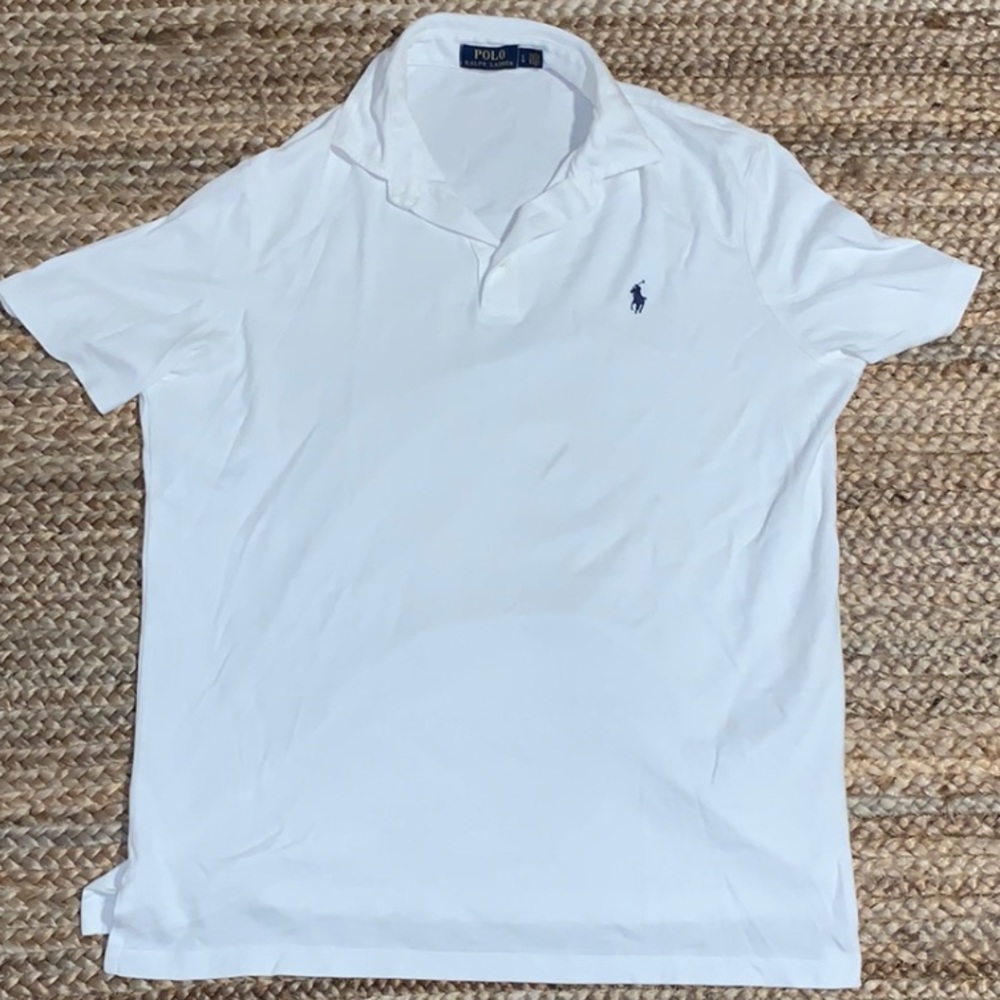 White collard short-sleeved polo tee